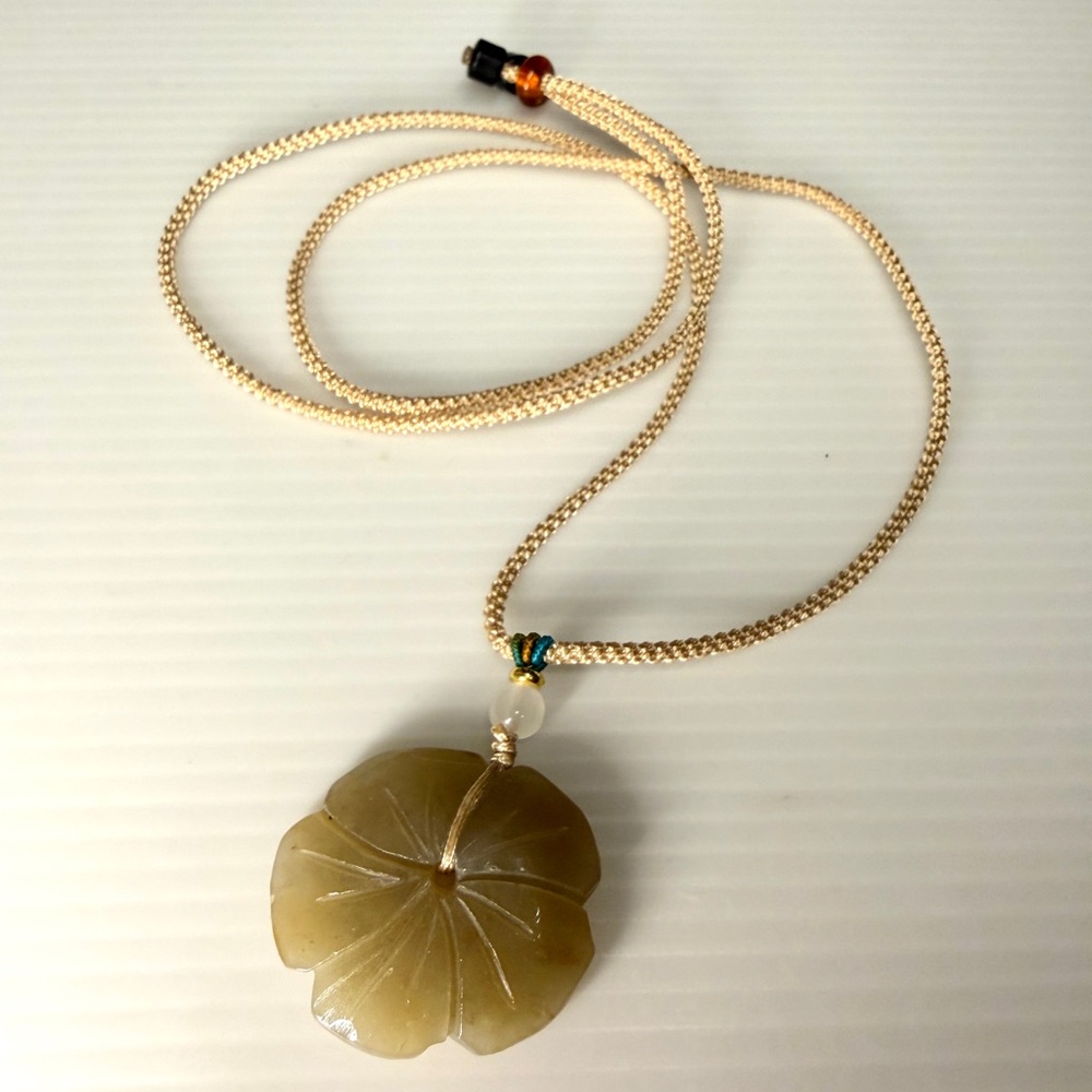 Hand Carved Brown Jade Flower Pendant Necklace Adjustable Rope Cord new